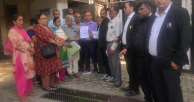 अवैध बड़े व्यावसायिक प्रतिष्ठानों पर कार्रवाई और छोटे दुकानदारों को राहत देने की मांग