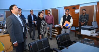 सचिव आयुष एवं आयुष शिक्षा विभाग रंजना राजगुरु ने राजकीय आयुर्वेदिक अस्पताल का किया निरीक्षण