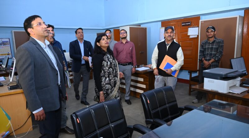 सचिव आयुष एवं आयुष शिक्षा विभाग रंजना राजगुरु ने राजकीय आयुर्वेदिक अस्पताल का किया निरीक्षण