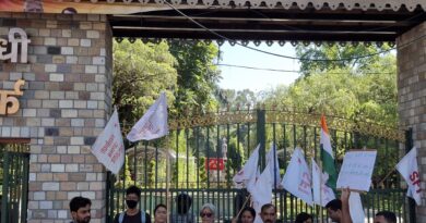 दुष्यंत गौतम की राज्यपाल पद पर नियुक्ति के खिलाफ एसएफआई का प्रदर्शन