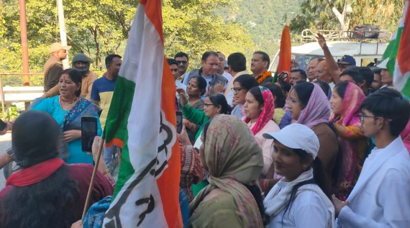गौचर में कांग्रेस की न्याय यात्रा का फूल-मालाओं और गाजे-बाजे के साथ स्वागत