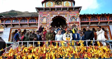 बदरीनाथ धाम पहुंचे राज्यपाल, भगवान बदरी विशाल के दर्शन कर की पूजा-अर्चना