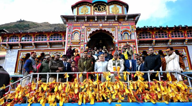 बदरीनाथ धाम पहुंचे राज्यपाल, भगवान बदरी विशाल के दर्शन कर की पूजा-अर्चना