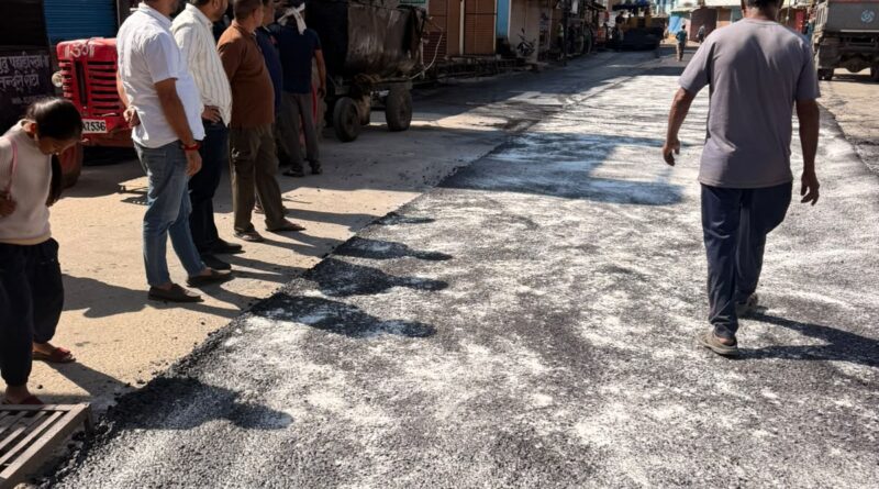 थराली-वाण राजमार्ग पर हॉटमिक्स कार्य की गुणवत्ता सुनिश्चित करने के निर्देश
