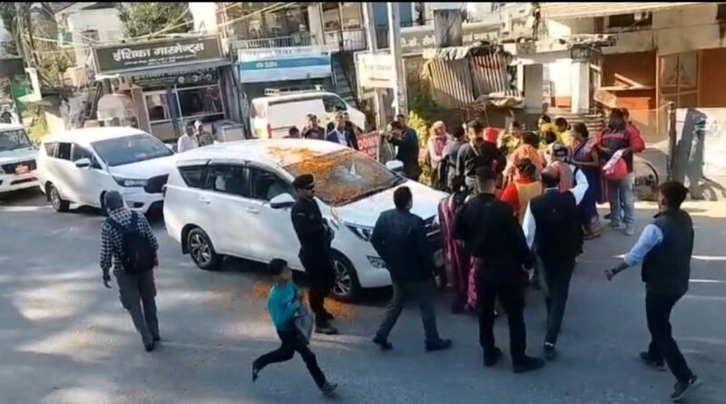 मुख्यमंत्री के दौरे से चमकी सड़कें, वर्षों से उपेक्षित हवाई पट्टी की भी सुध