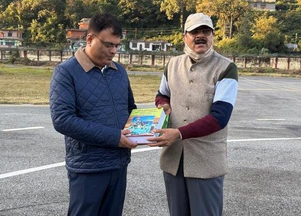 ‘बुके नहीं, बुक’ अभियान की शिक्षा सचिव ने की सराहना