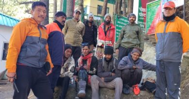केदारताल ट्रेक पर हिमस्खलन से आठ लोग फंसे, चार सुरक्षित मिले, बचाव अभियान तेज