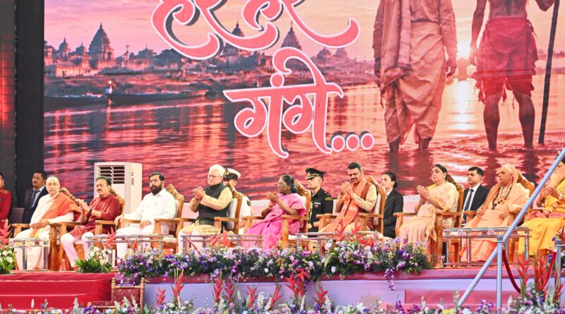 राष्ट्रपति नासिक में सिंहस्थ महाकुंभ के ध्वज-स्तंभ पूजन, ध्वजा पूजन और ध्वजारोहण समारोह में सम्मिलित हुईं