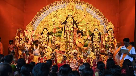 दुर्गा पूजा केअवसर विशेष :  पर  यह सब किसलिए ….?